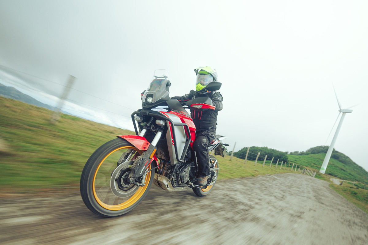 Prueba QJ SRT 450RX | Brembo y Marzocchi por 5.300 €